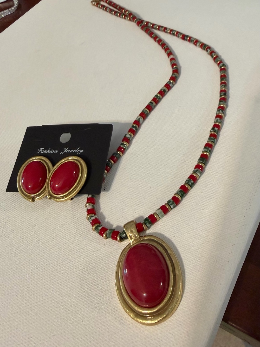 Vintage Red Green Beaded Necklace Set Gold Oval Pendant Post Back Earrings